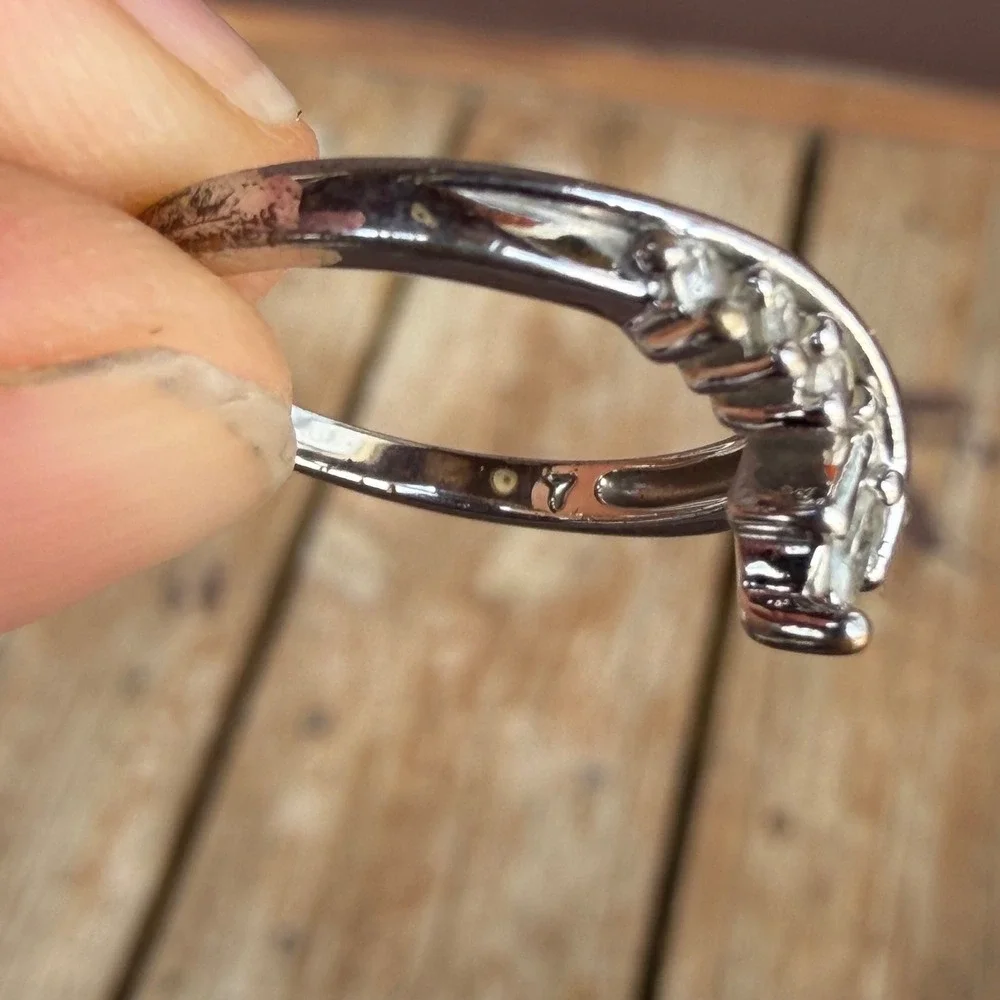 Chevron Tiara Crown‎ Ring Women Size 7 Silver Tone Rhinestone V-Shape